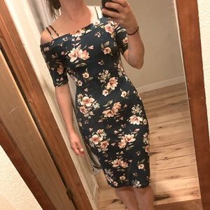 Size medium body con dress. Super soft and comfy!